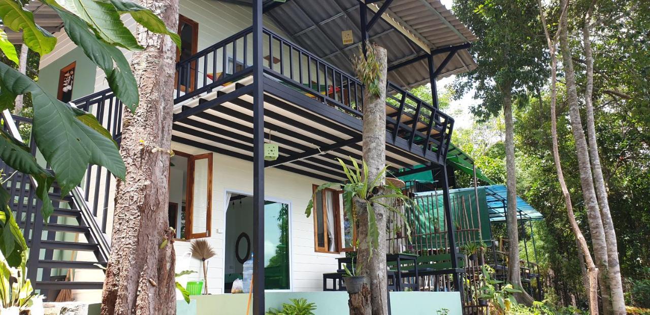 Jeroen's Jungle View Apartment